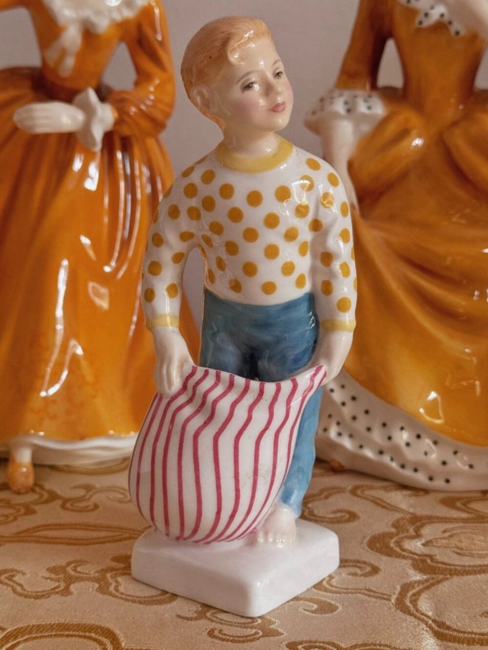 Royal Doulton Lights Out HN2262 Figurine